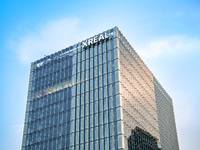 智能眼镜头部品牌XREAL递交港股IPO申请，全产品线矩阵蓝图公开